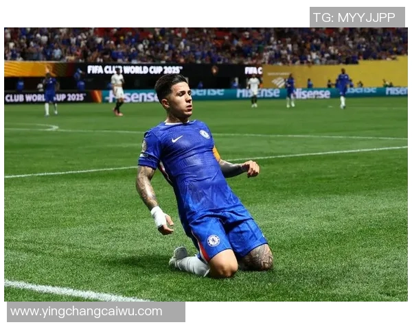 足球明星大头照片精选展现球场魅力与个人风采的精彩瞬间